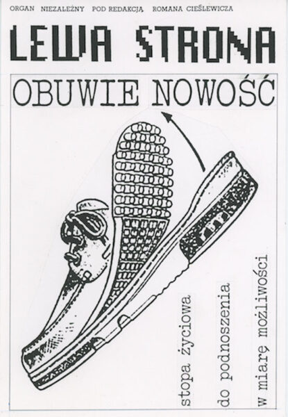 Czarno-biały plakat z napisem na górze: Obuwie nowość. Stopa życiowa do podnoszenia w miarę możliwości. W centrum kompozycji rysunek buta z rozklejona podeszwą.