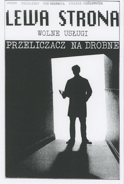 Plakat z napisem Lewa strona oraz niżej napisem: Przeliczacz na drobne. Niżej zdjęcie mężczyzny stojącego w oświetlonym korytarzu.